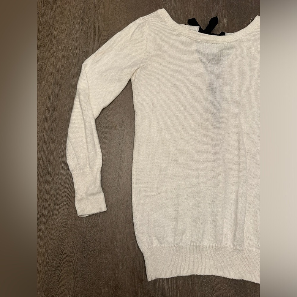 MOTHERHOOD MATERNITY WHITE WITH BLACK BOW SWEATER - Size Medium SKU:399 - Picture 2 of 7